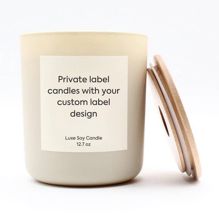 Échantillon de bougies grandeur nature et de neuf parfums pour la vente par ROAM Homegrown