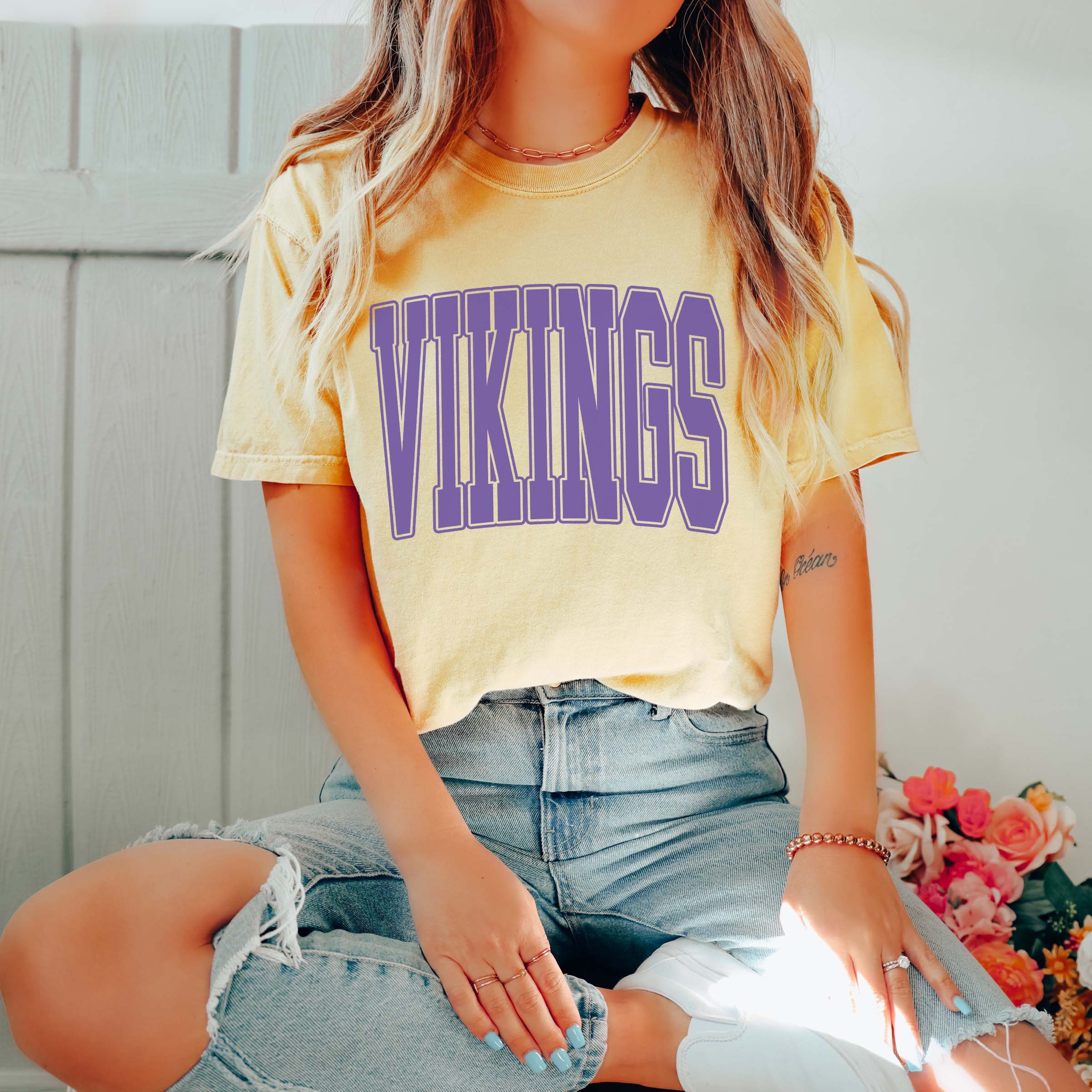 Limeberry Designs – Engroshandel T-shirt med print - Dame – Personlig Collegiate Letter Comfort Color Engros Tee - Populær2