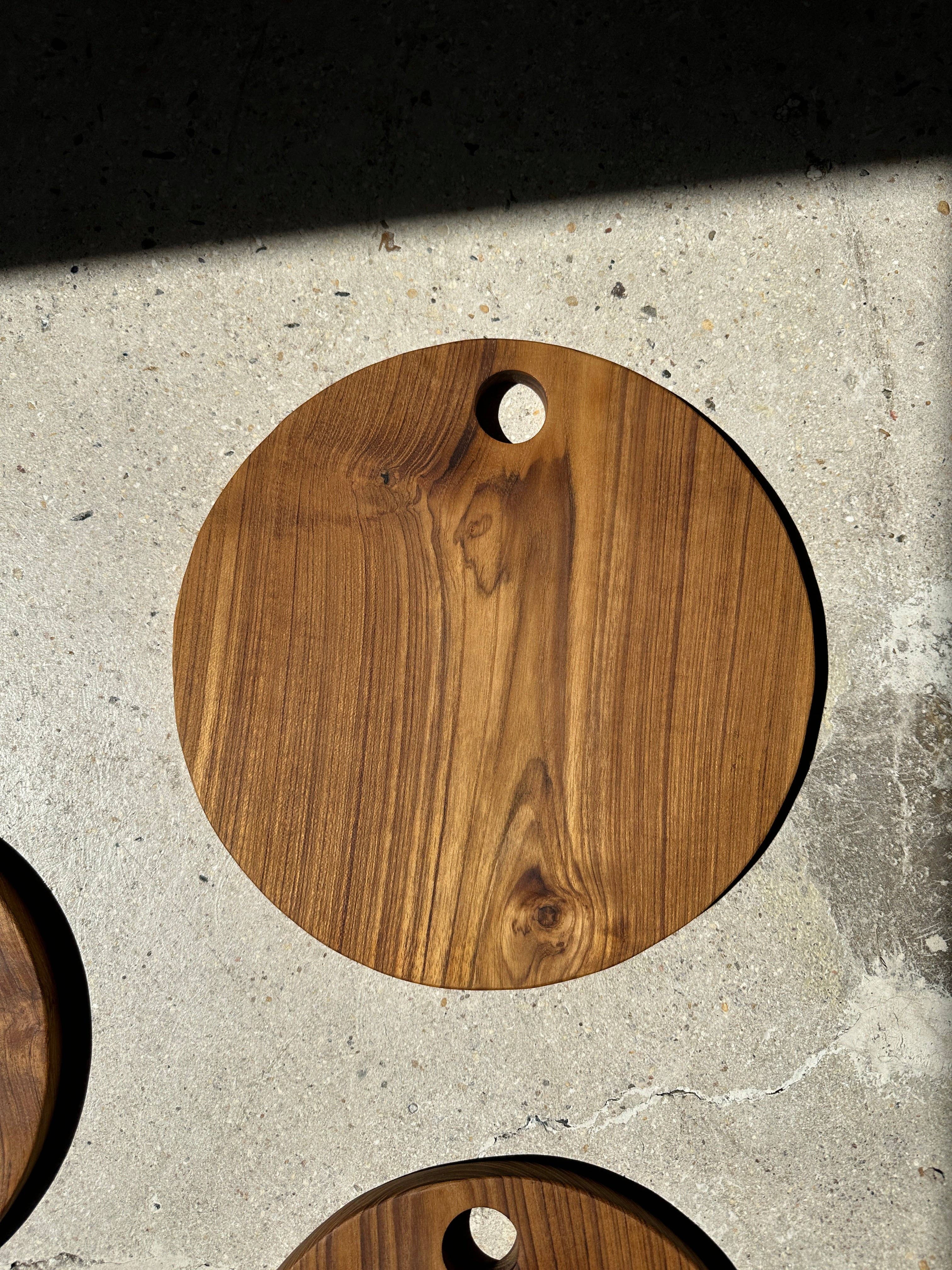 Office Objets – wholesale Skärbräda – Rund skärbräda i urholkad teak D:3021