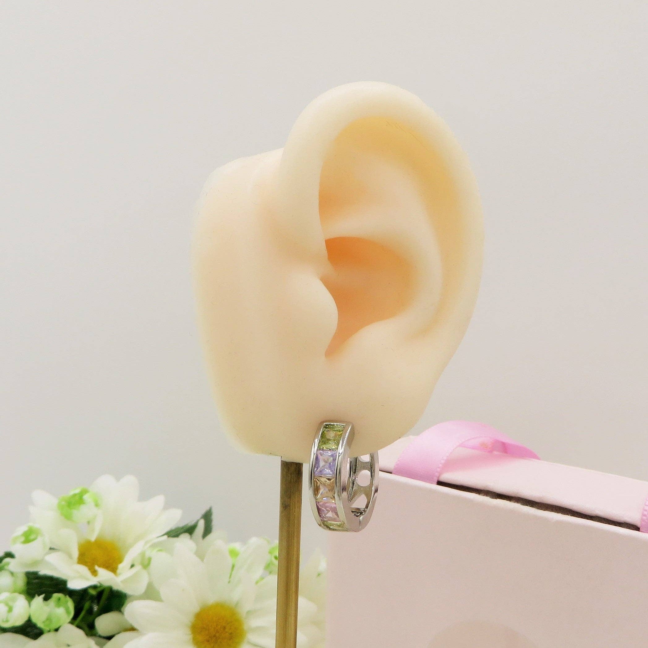 AMELIA - Orecchini cerchi zirconati RAINBOW for wholesale on Faire1