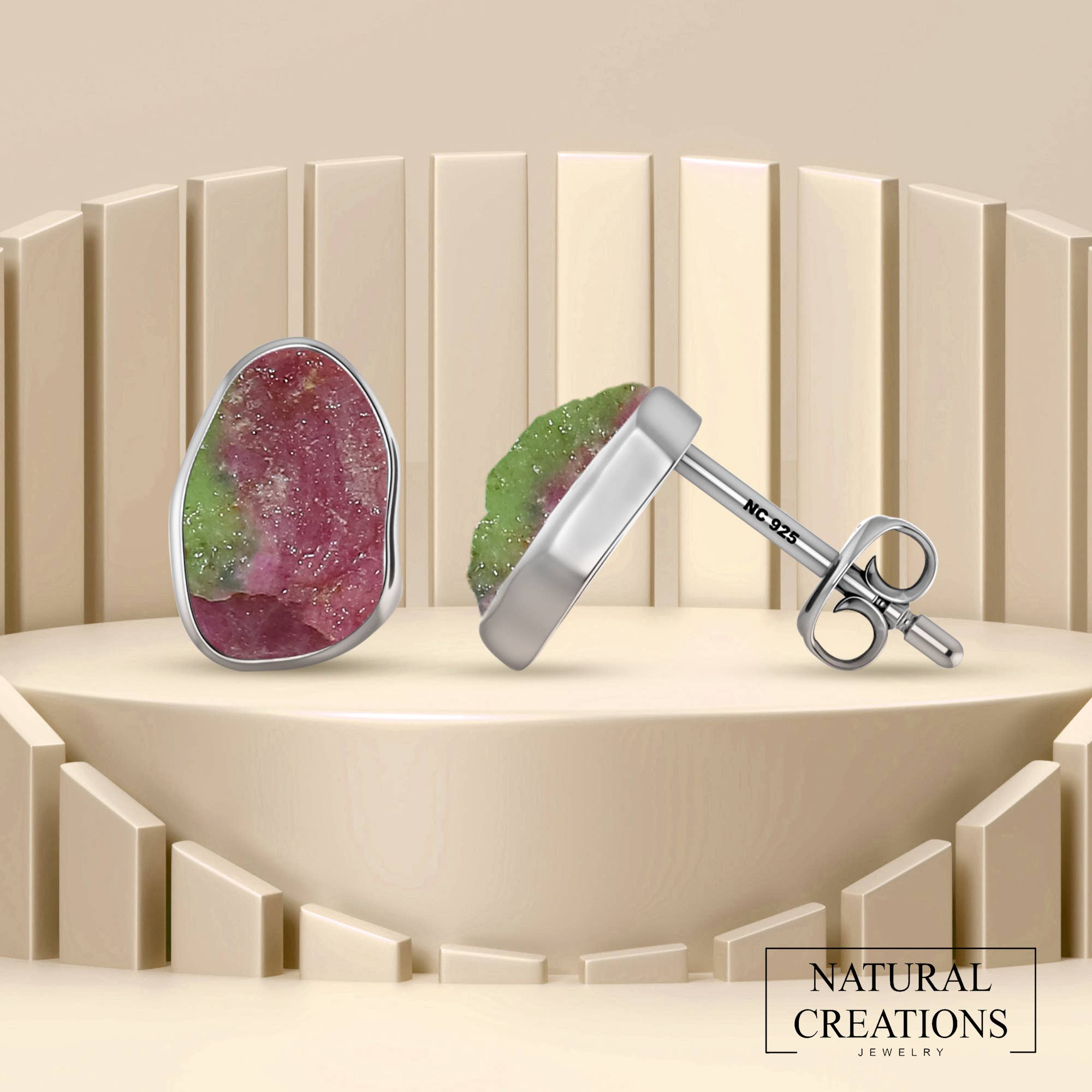 Nature Crafts – wholesale Solitärörhängen – Naturliga grova Ruby Zoisite Stud örhängen i Sterling Silver