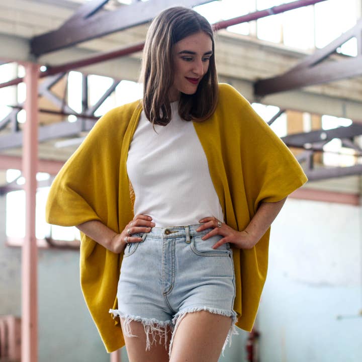 Mantella Clara in cotone (disponibile in 3 colori) per la vendita all'ingrosso da parte di The Scarf Company