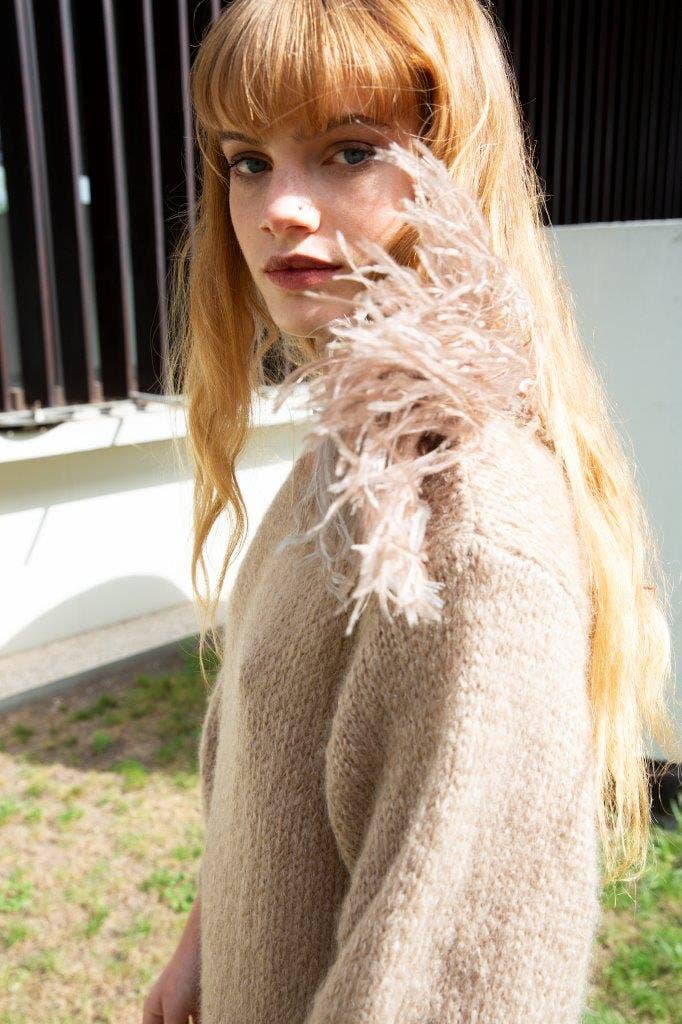 KOLUNTU - Wholesale Brooch - Ostrich Feather Brooch5