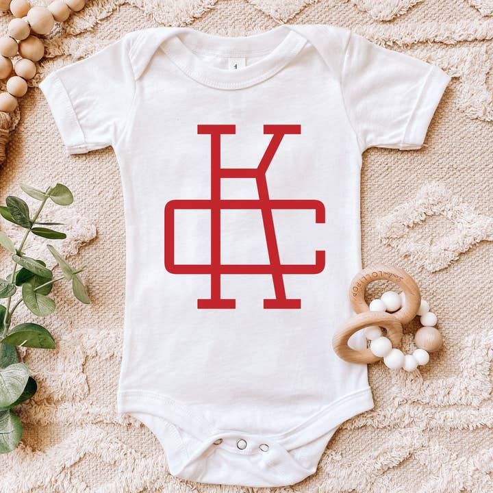 Kansas City Monogram Baby Body för wholesale av Basic Bitch Designs