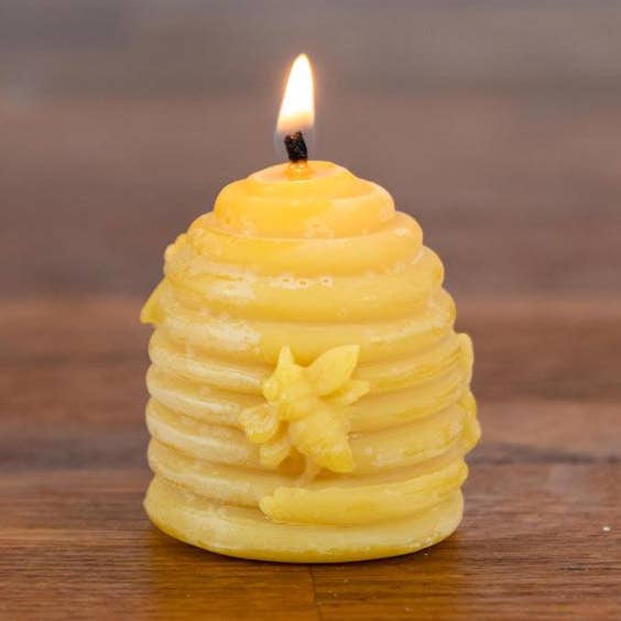 Bougie en cire d'abeille en forme de ruche - Fabriquée à la main en Irlande pour la vente par Hanna's Bees