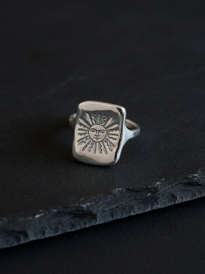 Sol Tarot Ring - Silver för wholesale av Dea Dia