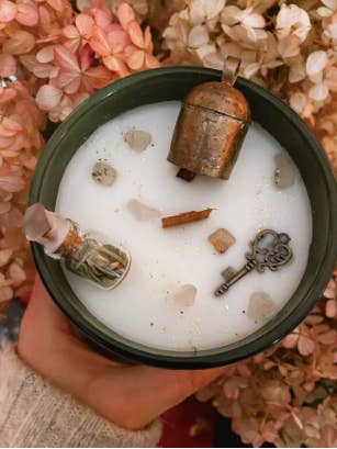 Bougie de soja House Blessing pour la vente par Sacred Lore