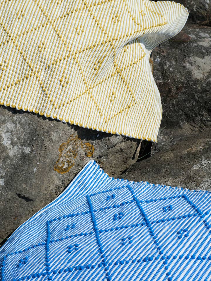 Entdeckungspaket – Handgefertigte Teppiche mit Streifen für den Großhandel von Casa Atlântica