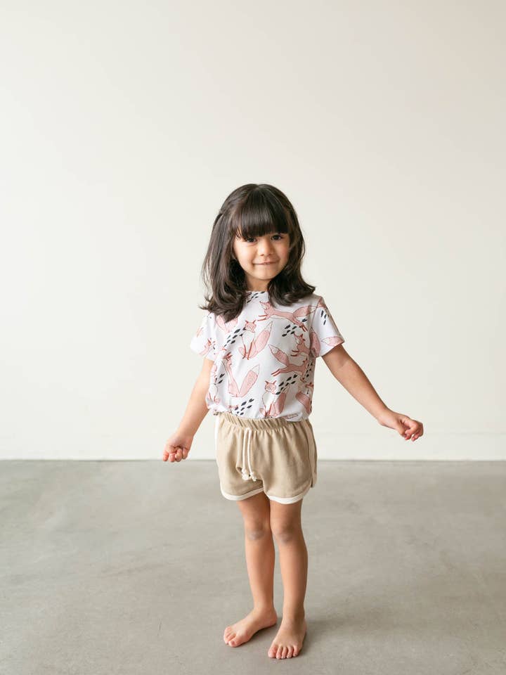 Short de sport en avoine pour la vente par Gus + Steel