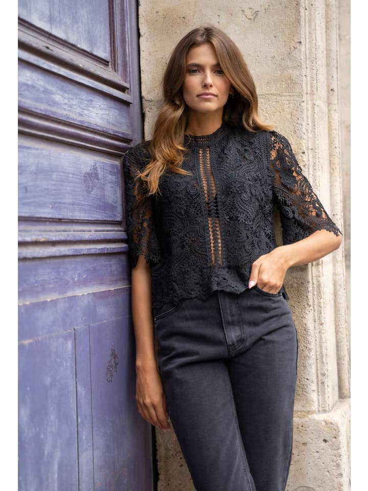 CHOKLATE PARIS - Wholesale Blouse - Women's - Eléanore short sleeve lace top - 80973
