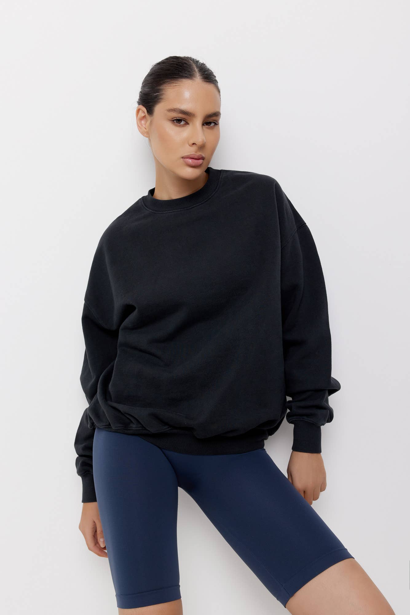 SIAWEAR - Wholesale Sweatshirt - Women's - Sweatshirt Oversize FADED BLACK 100% Premium Organic Cotton1