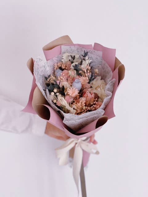 CHIC&PAPER - Wholesale Wrapping Paper Roll - Vintage Pink Flower Paper 70cm x 50m2