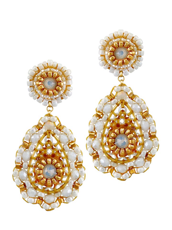 Orecchino a goccia Fancy Small in bianco e oro, stile E24411 per la vendita all'ingrosso da parte di Miguel Ases