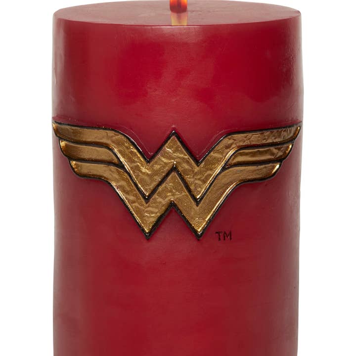 DC Comics: Wonder Woman Sculpted Insignia Candle for wholesale by Insight Editions - #1 Pop Culture Publisher