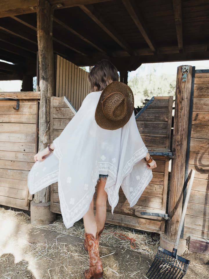 Leto Accessories – Großhandel Kimono – Damen – Schicker Blumenkimono mit Drapierung und eng anliegenden Armlöchern 🌼4