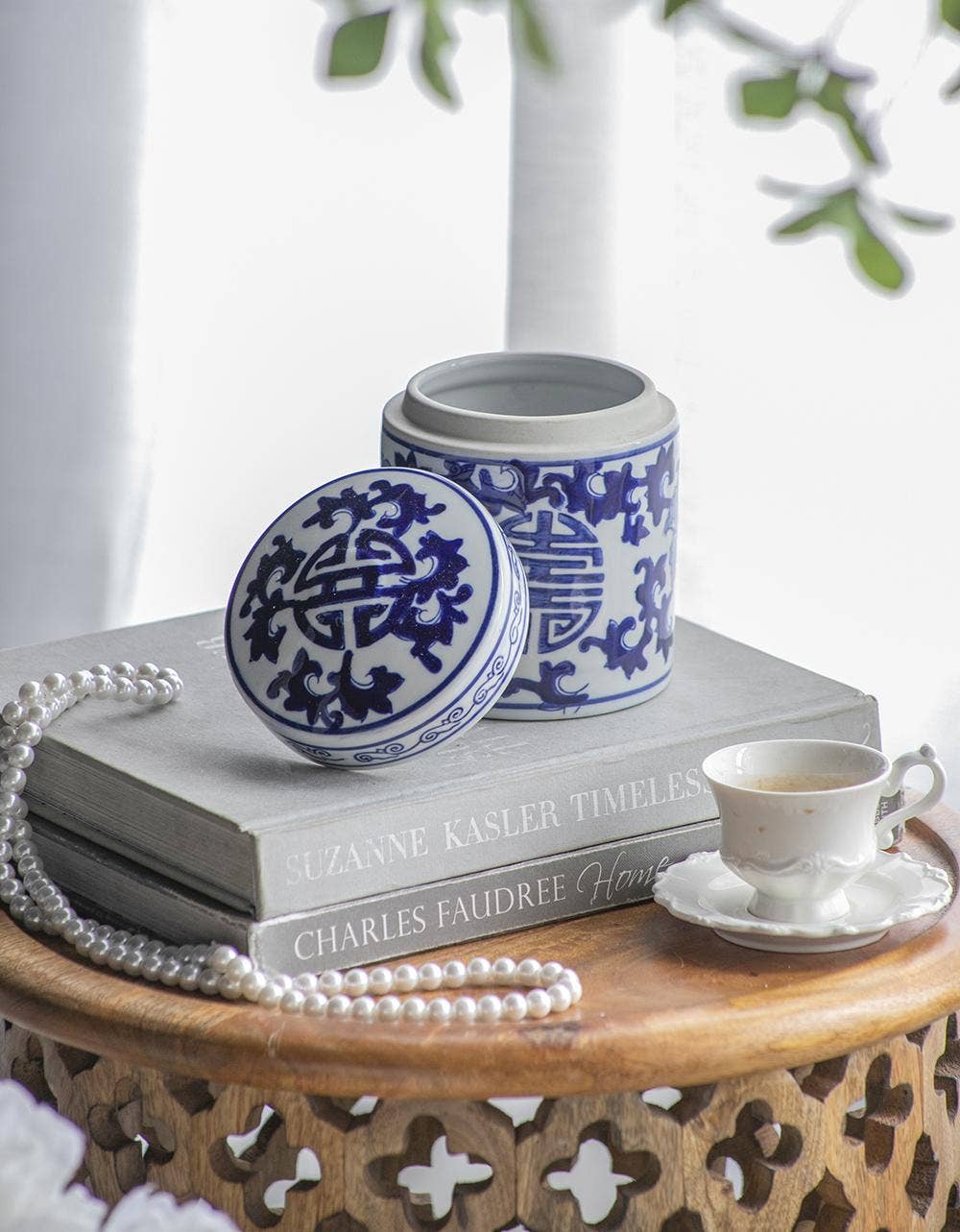 A&B Home Group Inc. – wholesale Prydnadsburk – D5x5,5" Aline Dekorativ Teaskrin - Blå/Vit1