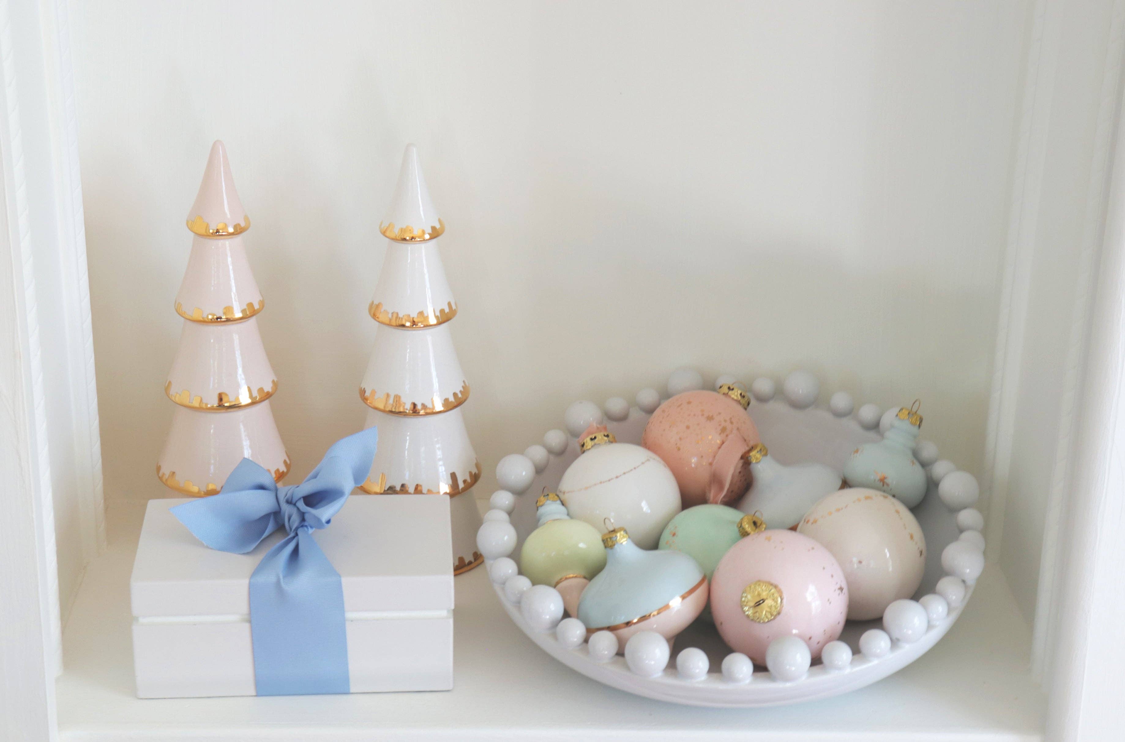 Lo Home | Ruby Clay - Venta al por mayor Decoración navideña - Árboles de Navidad en Capas de Color Rubor con Detalle de Pincelada de Oro de 22K3