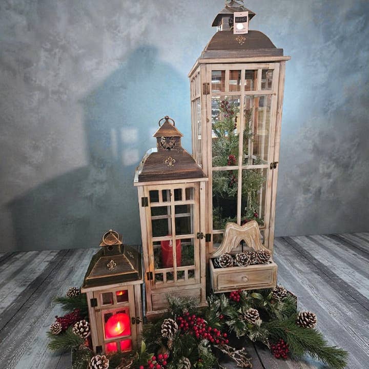 Wholesale Home Decor – Großhandel Laterne – Set aus 3 Laternen aus Holz und Metall mit Schublade – 46 cm, 81 cm und 122 cm0