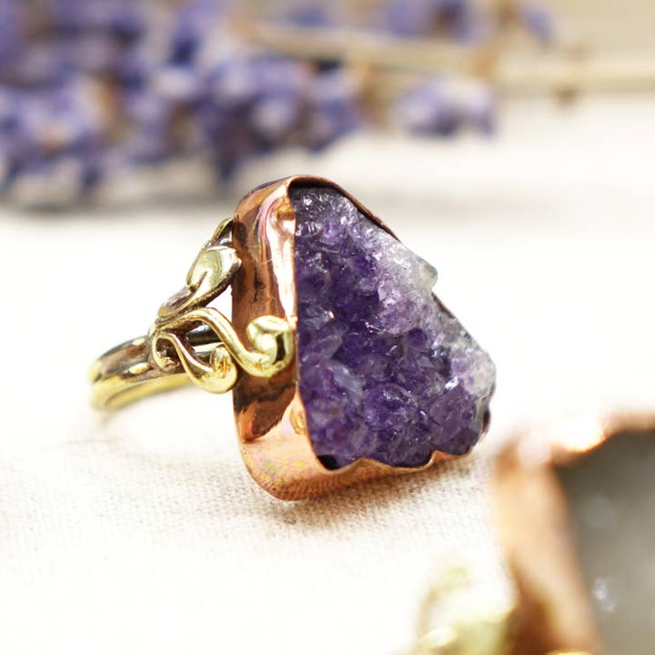 Verna Artisan Works – Engroshandel Statementring – Rå ametyst krystal sten ringe