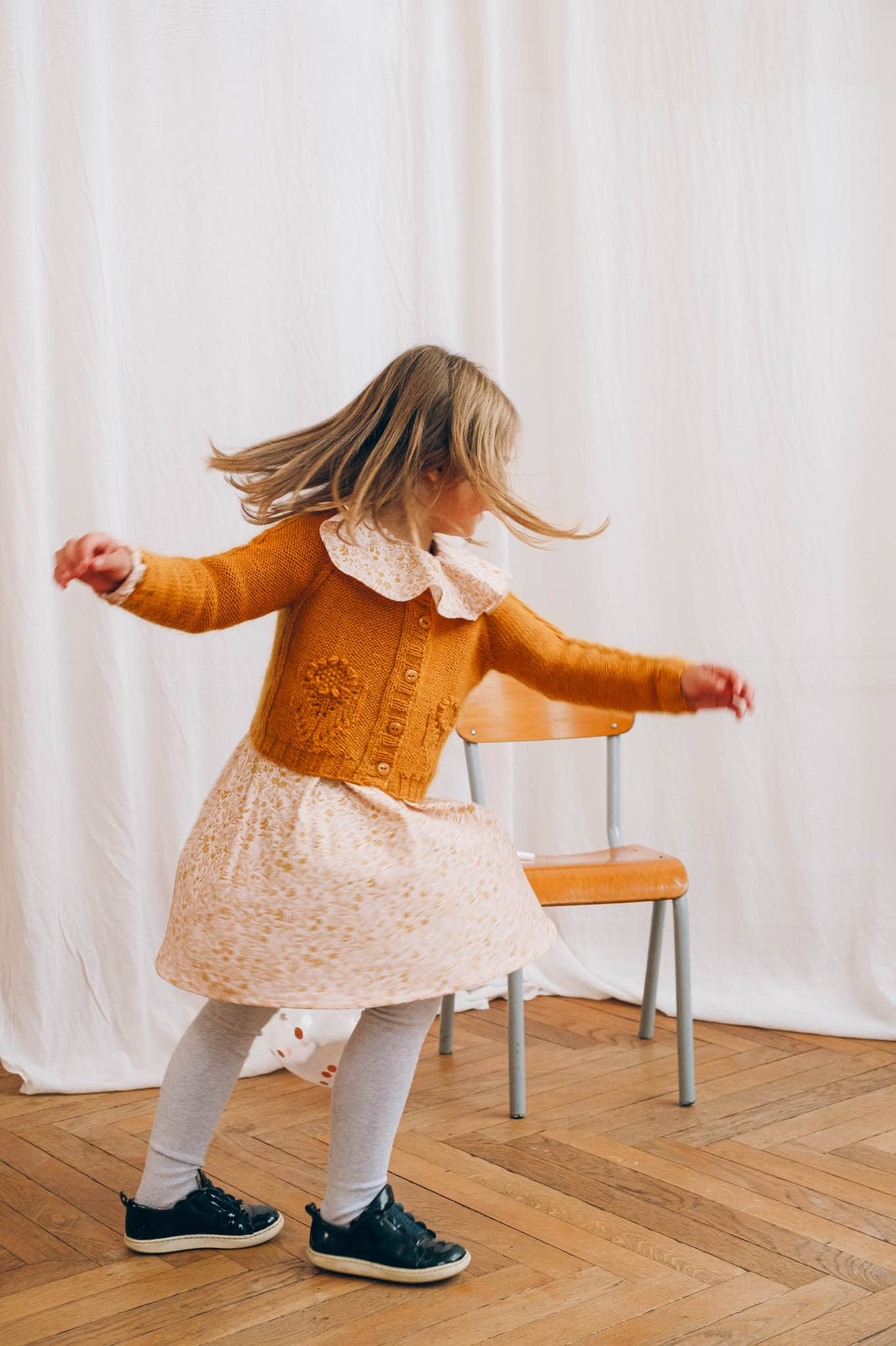 Lise Tailor - Wholesale Knitting/Crochet Supplies - Knitting Pattern - Child's Cardigan Flower3