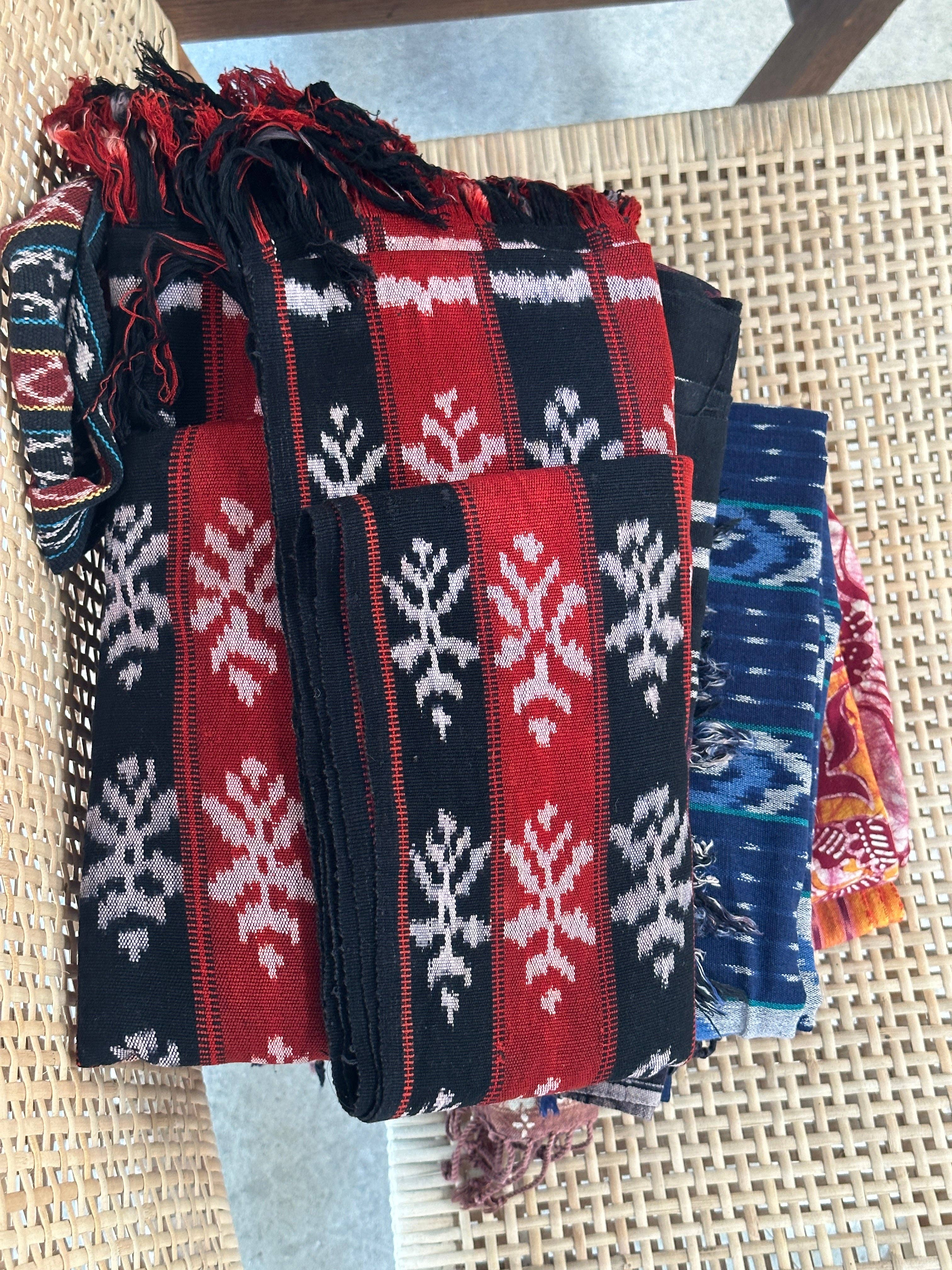 Office Objets - Wholesale Coverlet - Ikat, traditional Indonesian fabric from the island of Savu (Timor) red and black 2m25x7519