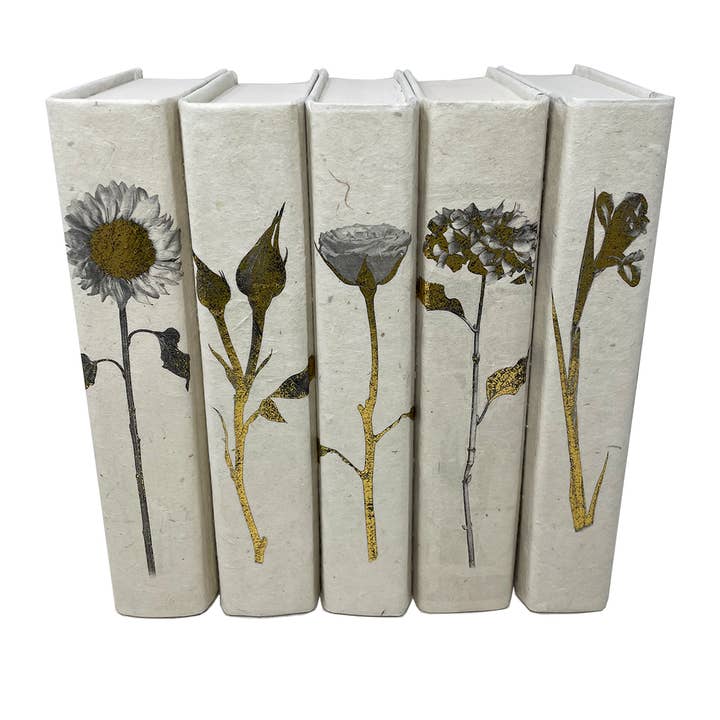 Ensemble de 5 Vol. de Fleurs Délicates Dorées avec Couvertures Écru pour la vente par E. Lawrence, Ltd.