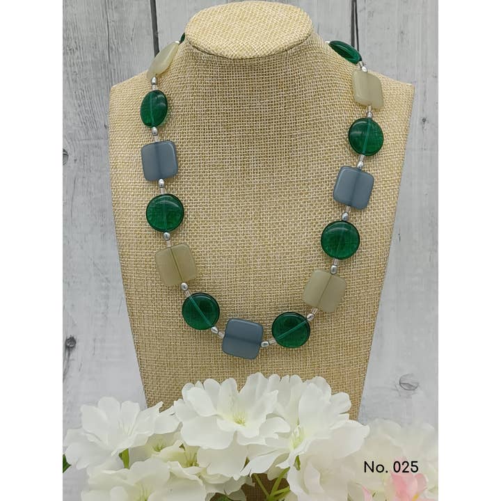 perleperle - Wholesale Beaded/pearl necklace - Necklace glass beads, in rectangular shape with acrylic squares, Solea3