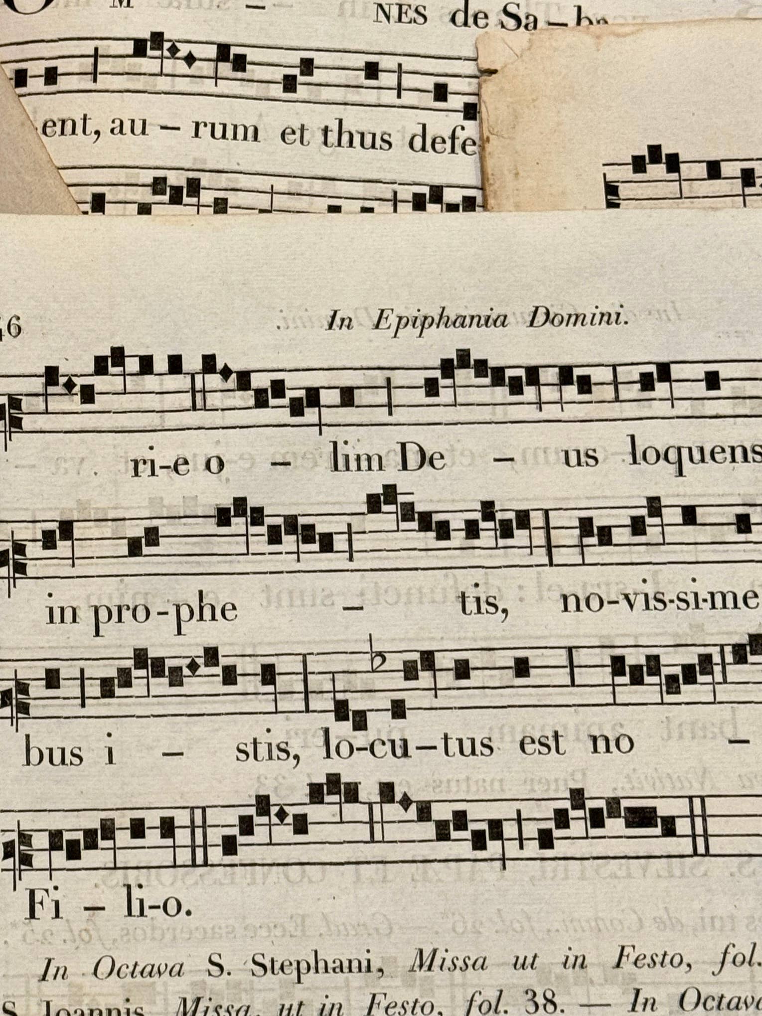 Monahan Papers - Vendita all'ingrosso Espositore per rivenditori - Pagina originale del 1700 Antifonario - 250 anni - Set/31