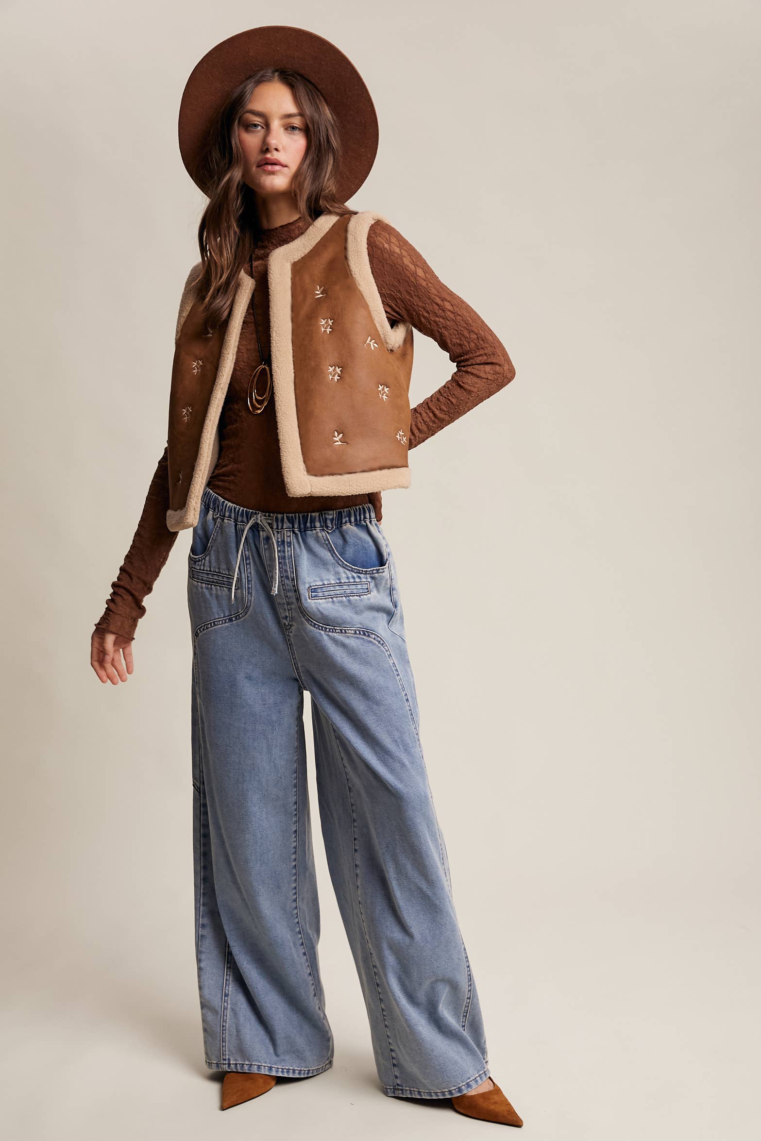 Listicle - Vendita all'ingrosso Gilè imbottito - Donna - Gilet in Finta Pelle Scamosciata Ricamata con Pelliccia Sintetica8