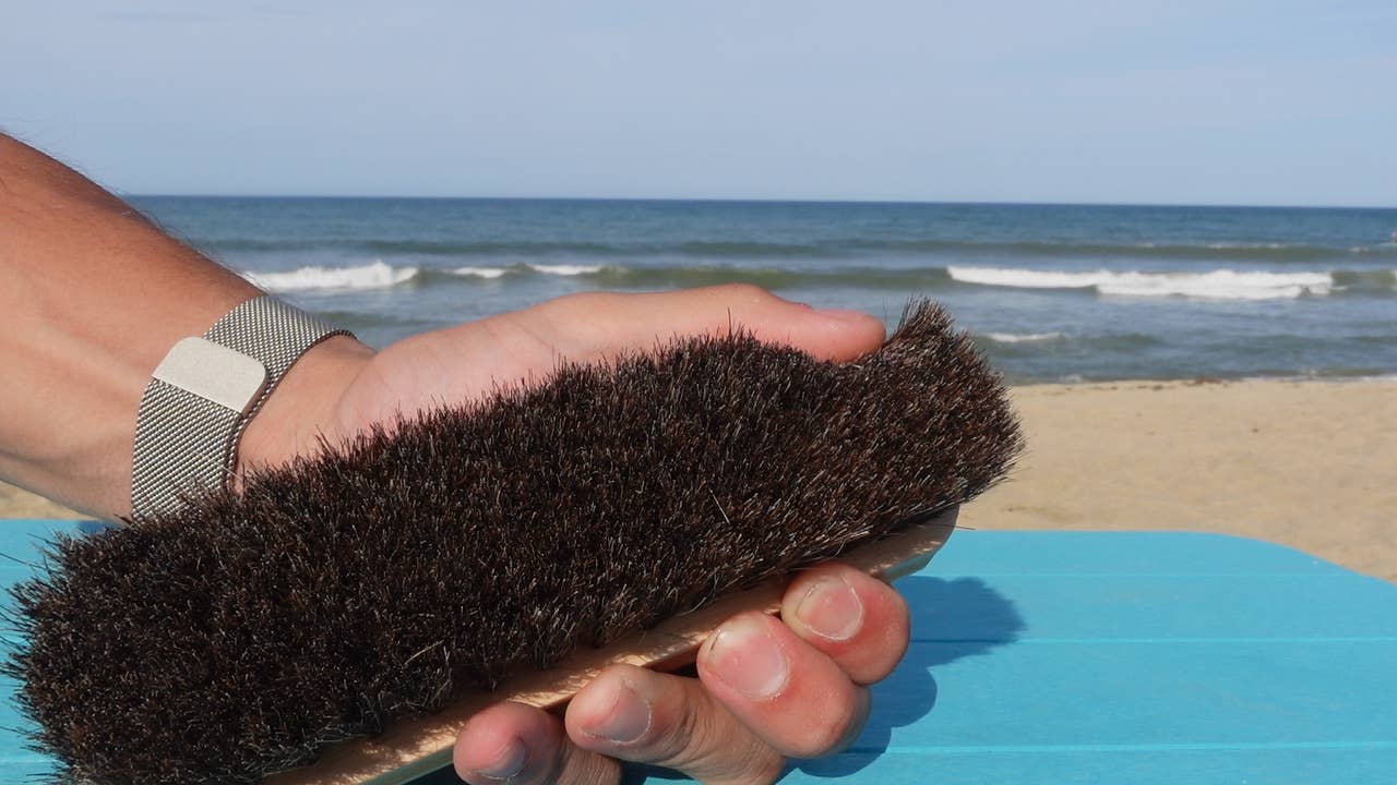 Beach Sandy - Wholesale Beach Accessories - Beach Sandy Sand Remover and Lens/Screen Wipe 2 Brush Kit 8