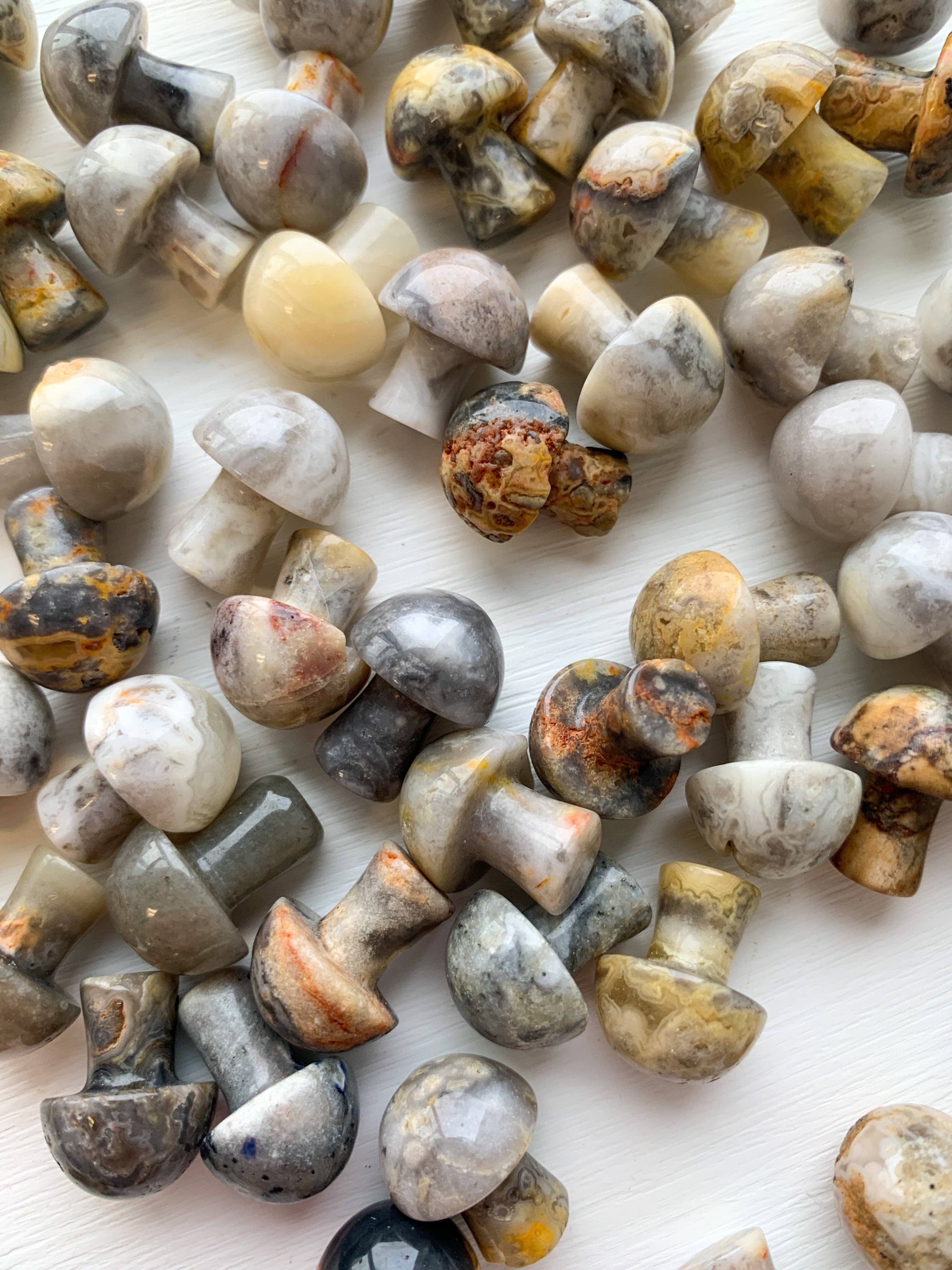 Crystal Vibes Inc. - Vendita all'ingrosso Pietra/cristallo spirituale - Mini intagli a forma di fungo3