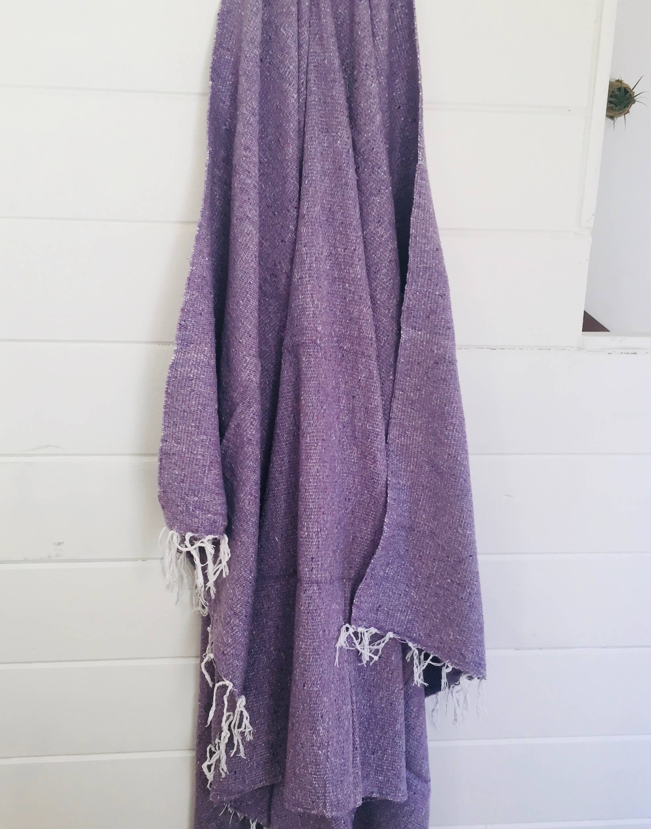 Mahalo Market - Venta al por mayor Mantas de sofá - Manta mexicana sólida con flecos en tonos dorado y beige | Yoga | Mint6