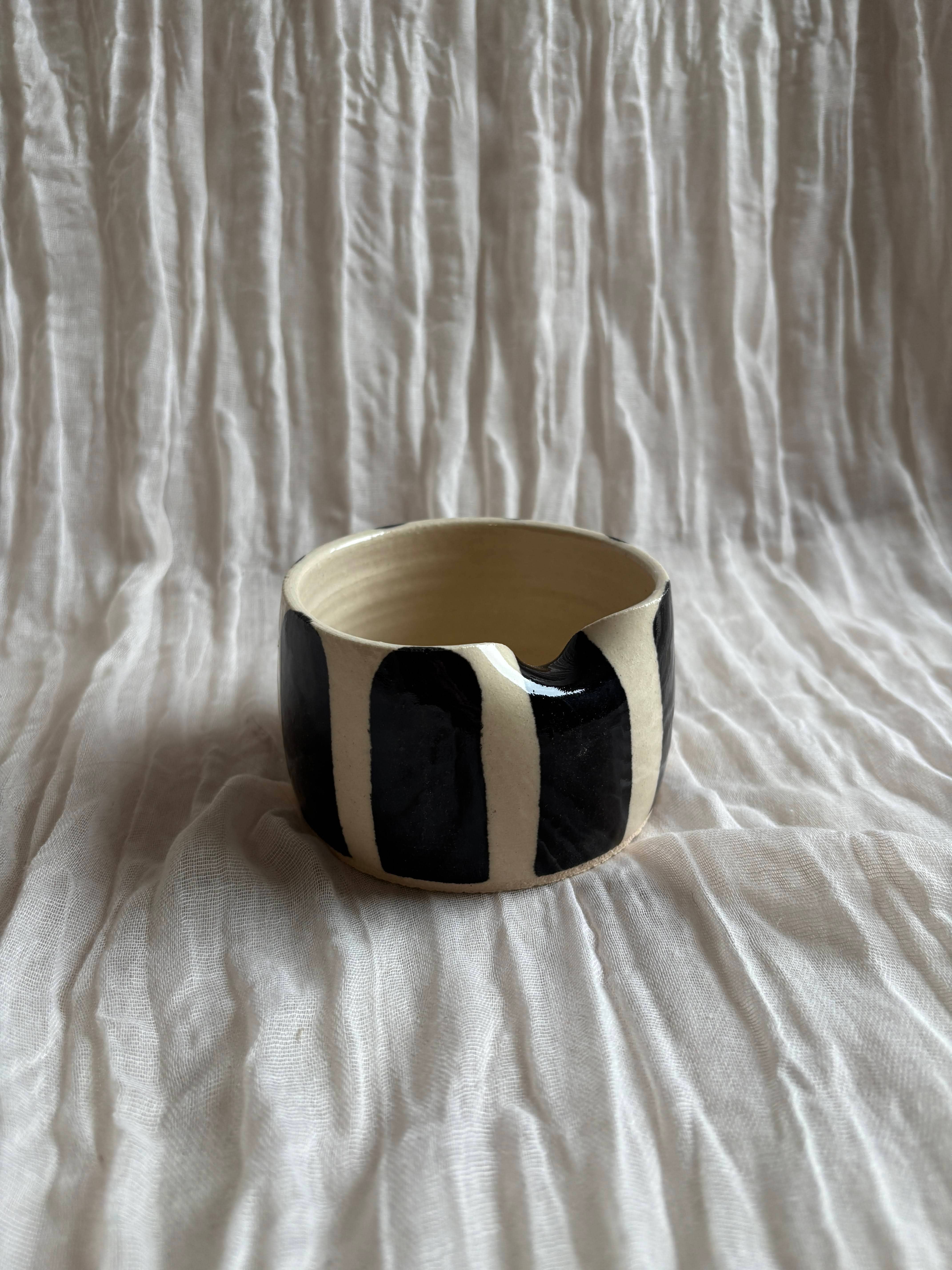Charlotte Manser Ceramics – wholesale Bowl – Stripe Tea Bag Bowl0