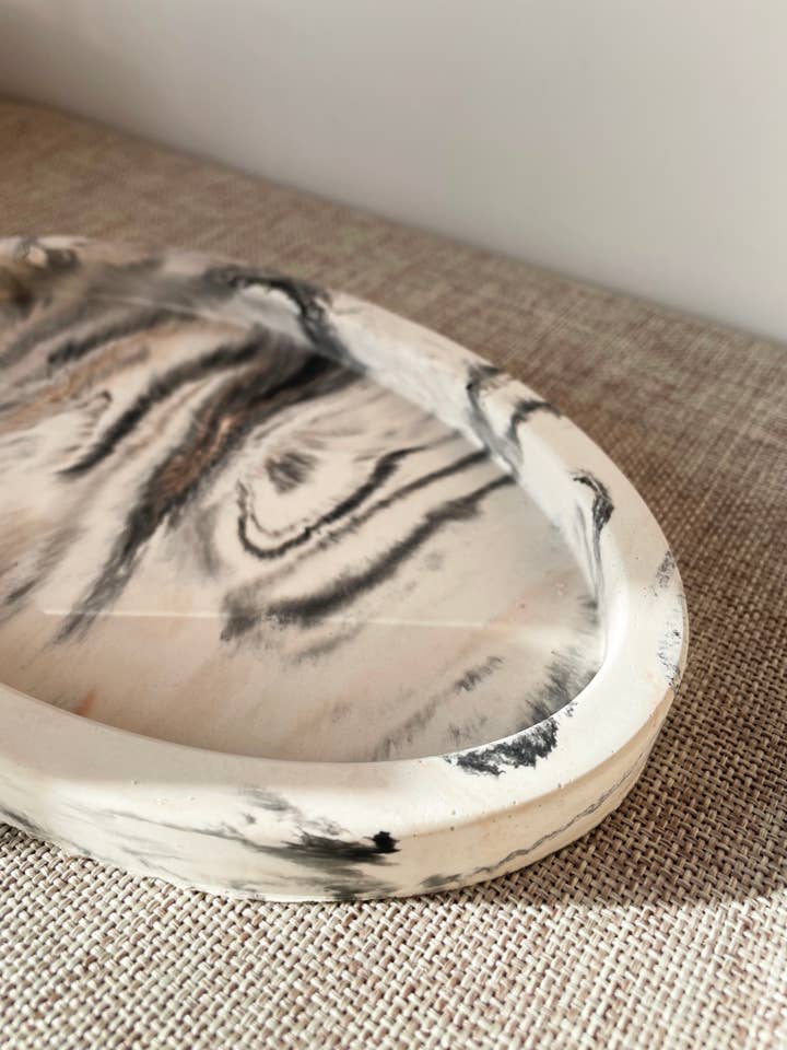 Vassoio portagioie ovale Gianna per la vendita all'ingrosso da parte di Maureen Luxe Studio