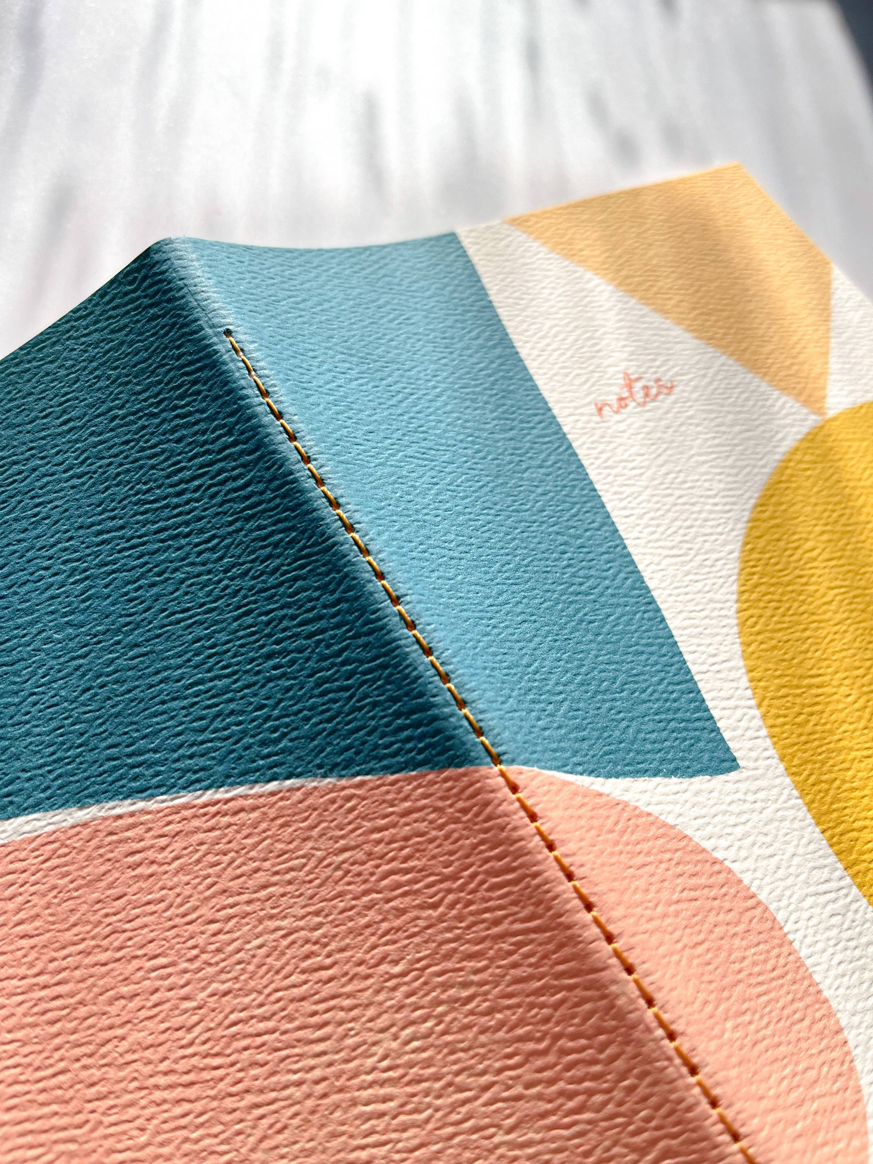 Fin Studio – Großhandel Notizbücher – Großes Notizbuch in abstrakter Form mit sanften Farben / Simplicity1