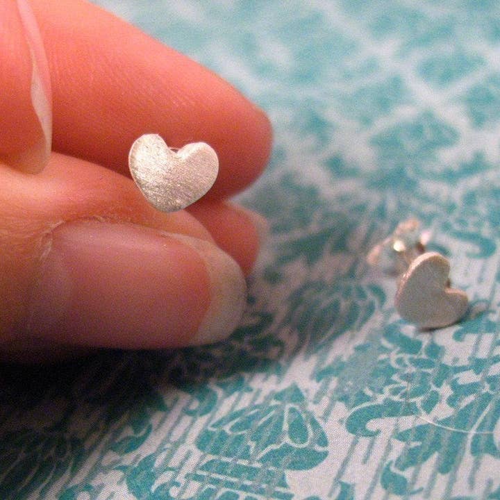 Simple Heart Studs for engroshandel hos Farmhouse Moon