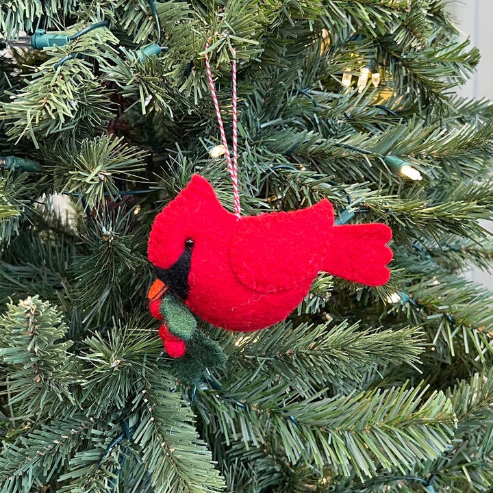 Ornaments 4 Orphans – Großhandel Verzierung – Großer Weihnachtsschmuck aus Wolle, Kardinal mit Stechpalme, aus Filz