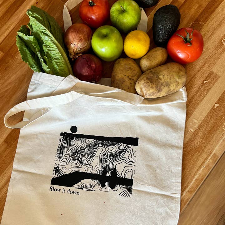 Ralentissez-le. Tote Bag pour la vente par Oak and Fir