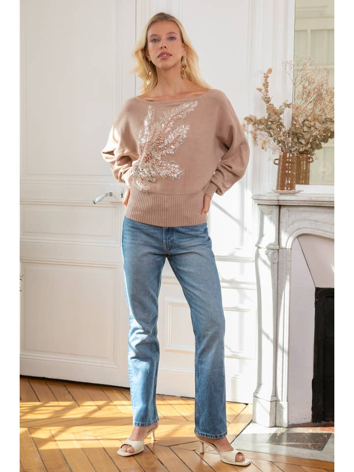 beige Stickad tröja med fladdermusärmar broderade med paljetter för wholesale på Faire
