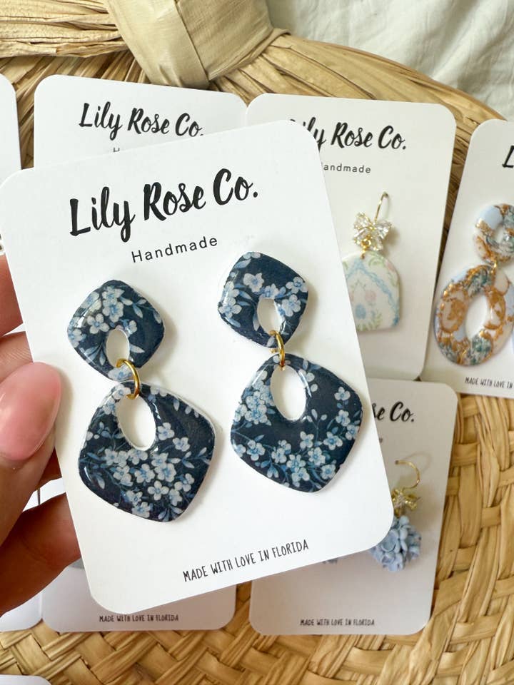 Marineblå Blomstret for engroshandel hos Lily Rose Co.