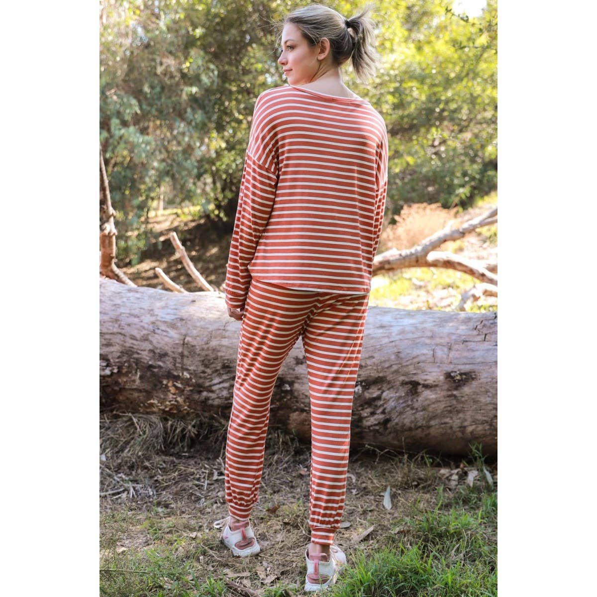 Veveret – wholesale Lounge set – Women's – French Terry Animal Mix Lounge Set - Striped Print3