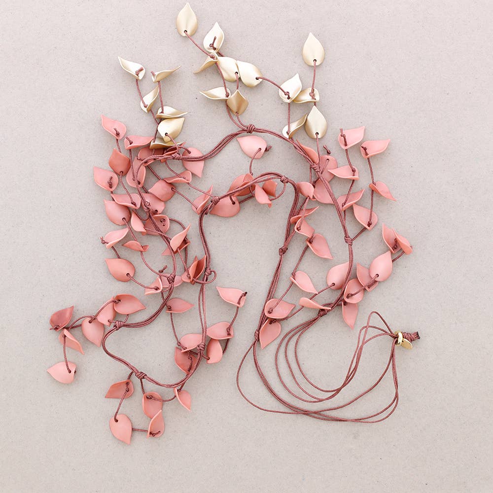 Sonata – Colar com abas por atacado – Colar Longo com Pendentes de Pétalas de Resina4