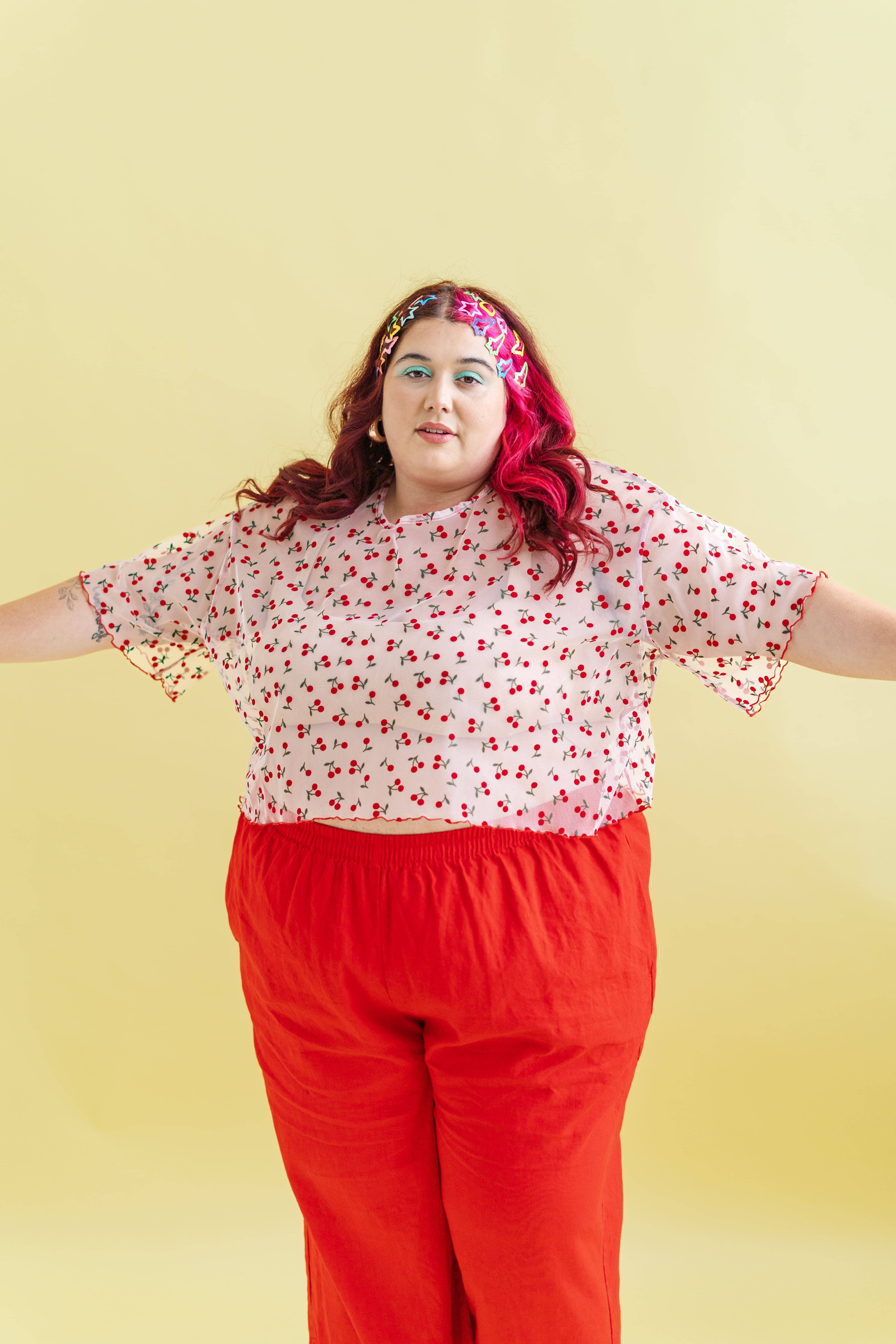 Nettle Studios – Blusa - Mulher por atacado – Blusa de Camadas em Malha de Cereja para Mulher Tamanho Grande Inclusivo7