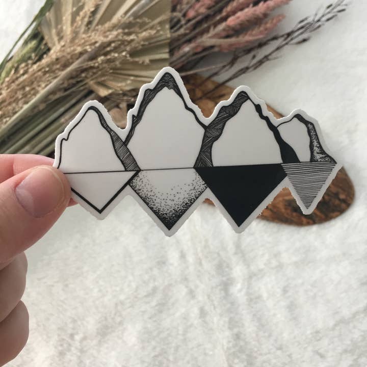 Long Mountain pour la vente par WhitePaigeBlackInk