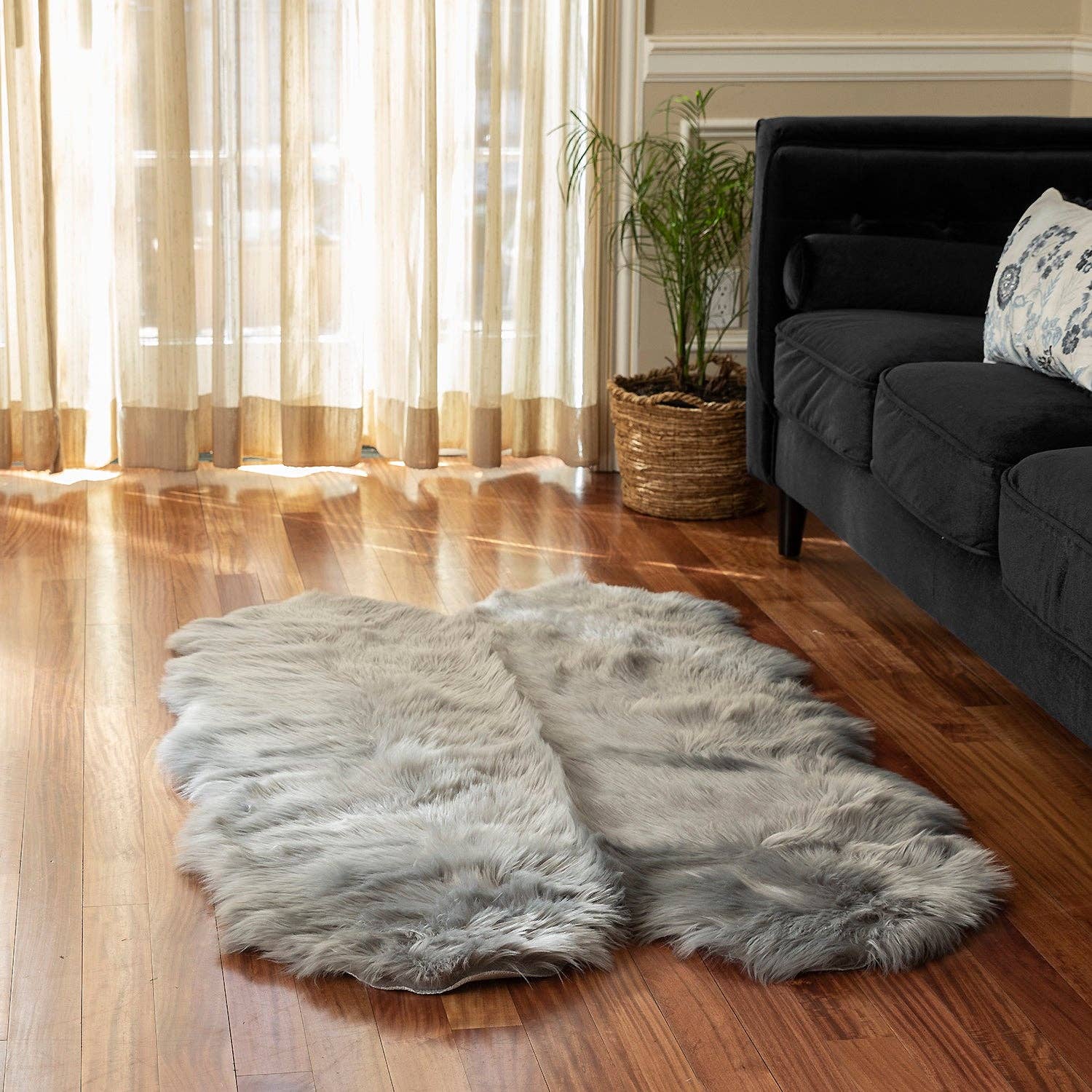 Walk on Me - Wholesale Area Rug - Faux Fur Super Soft and Silky Area Rug Witn Non Slip Backing and Machine Washable1
