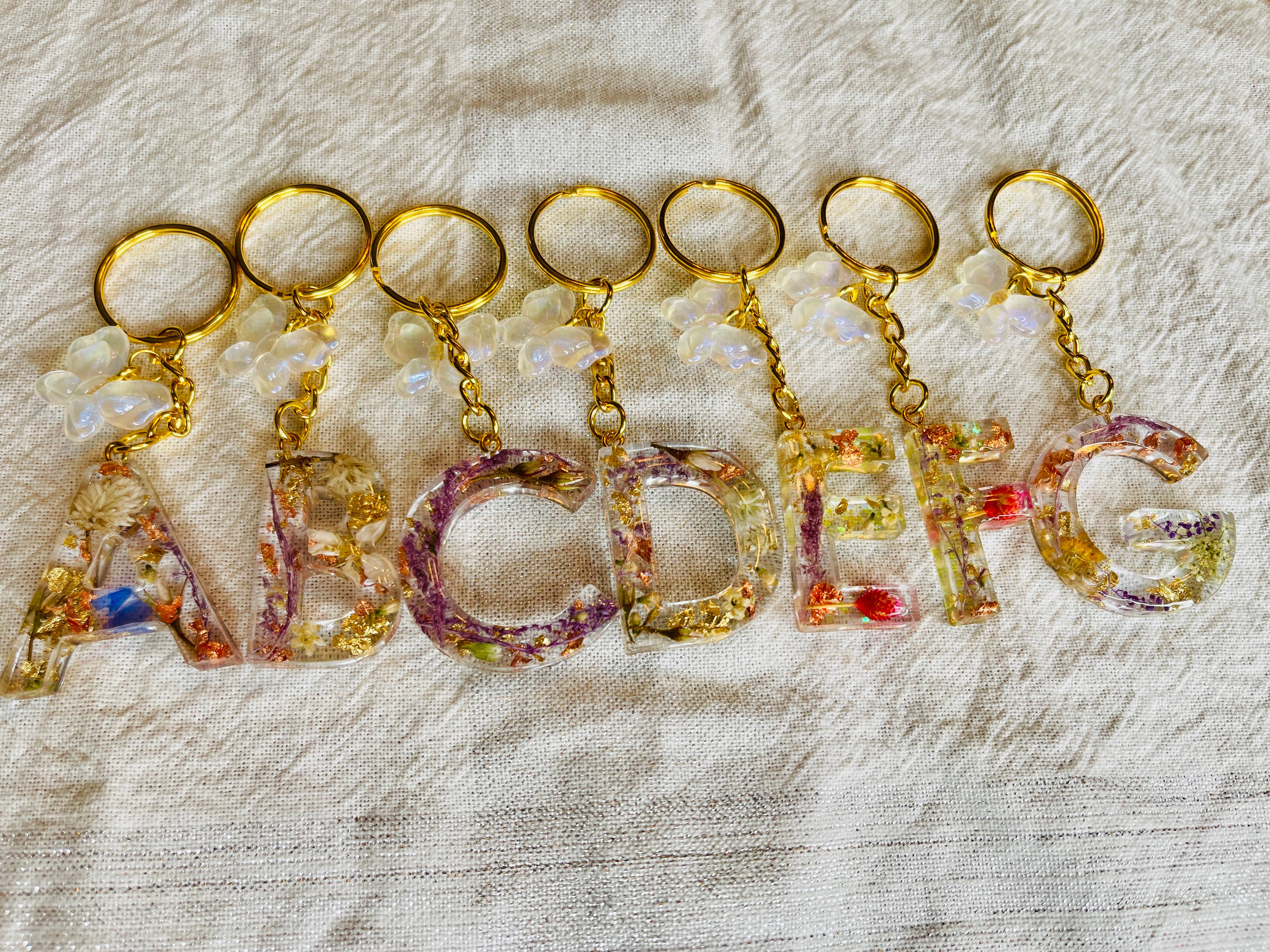 Handmade clay and resin Jewelry - Wholesale Keychain - Women's - Handmade dried floral resin monogram letter keychain3