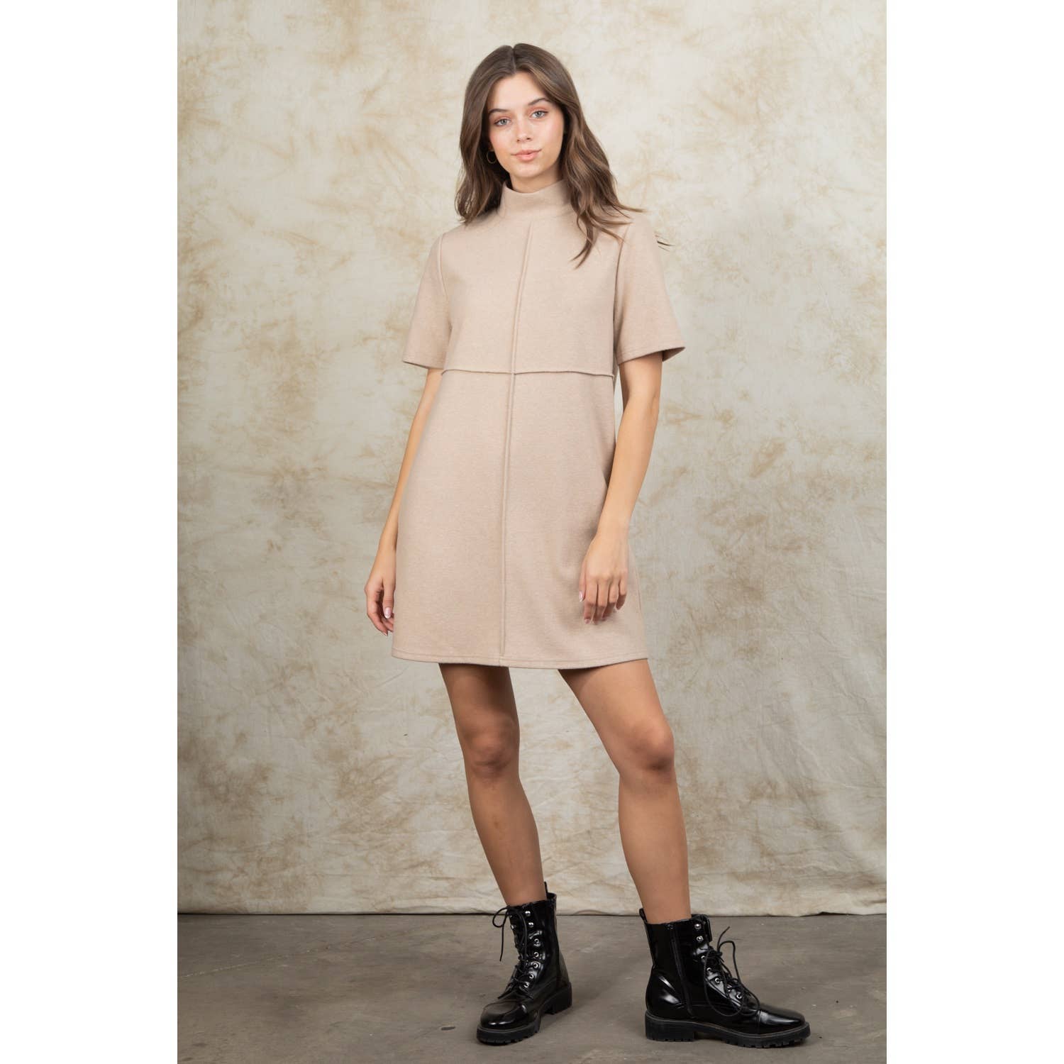 Apolline – Großhandel Kleid – Damen – Minikleid mit Stehkragen und Vordernaht9