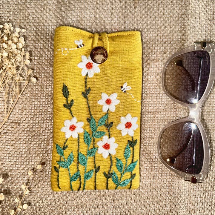 Quince Fables - Wholesale Eyewear Cases & Holders - Women's - Flower Embroidered Soft Linen Padded Glasses Case