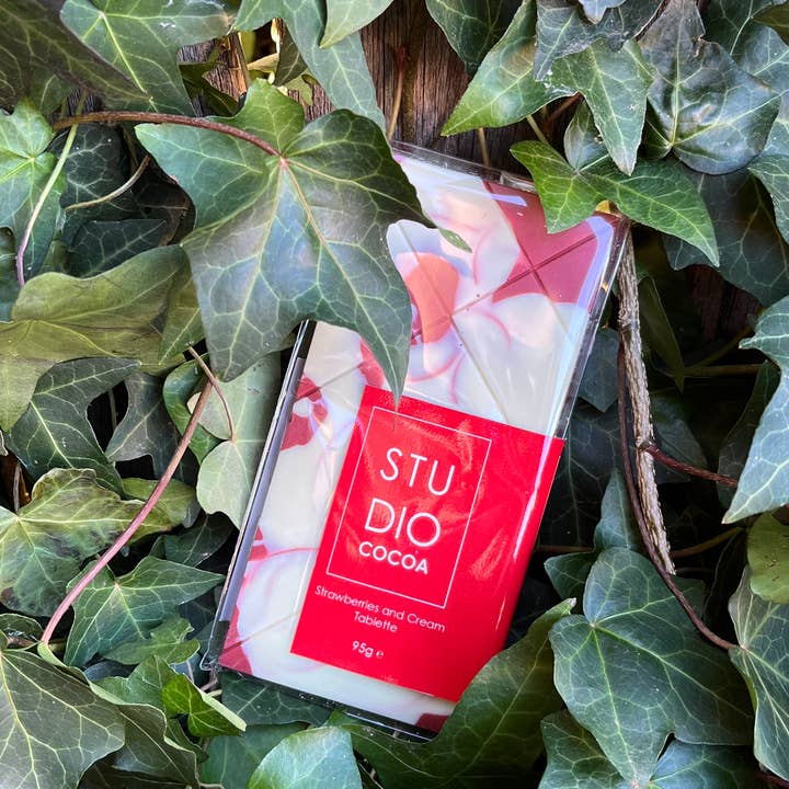 Studio Cocoa - Wholesale Chocolate bar - Strawberries and Cream Tablette (Chocolate Block)2