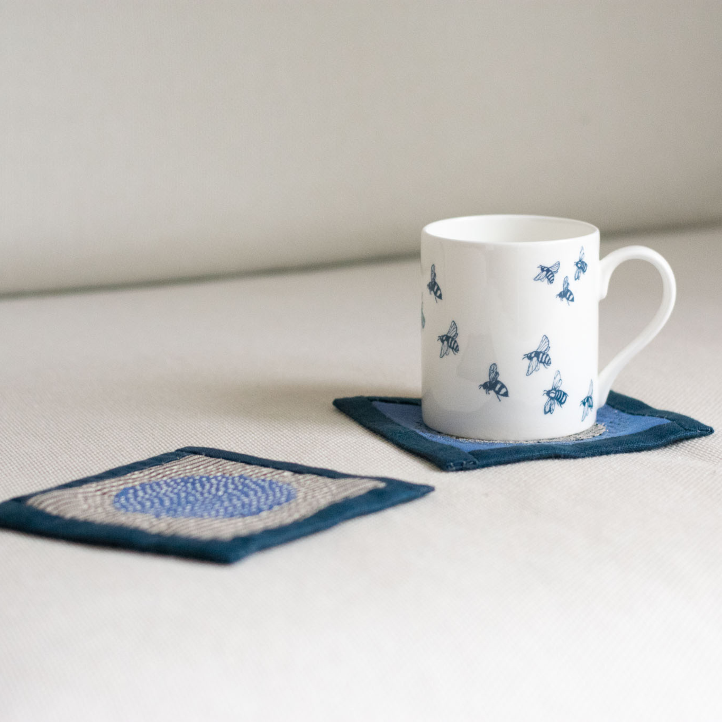 Helen Round - hand printed linen (US Duties Paid) - Vente Kits de couture - Kit de sous-verres en lin cousu lentement, projet de couture, kit d'artisanat3